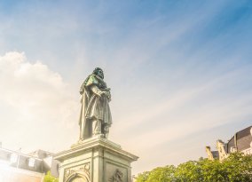 Bonn, Beethoven-Denkmal auf dem Münsterplatz