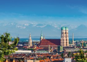 München vor der Alpenkulisse
