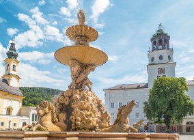 Salzburg Brunnnen auf dem Residenzplatz